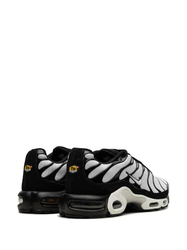 
                      
                        Nike Air Max Plus "Oreo"
                      
                    