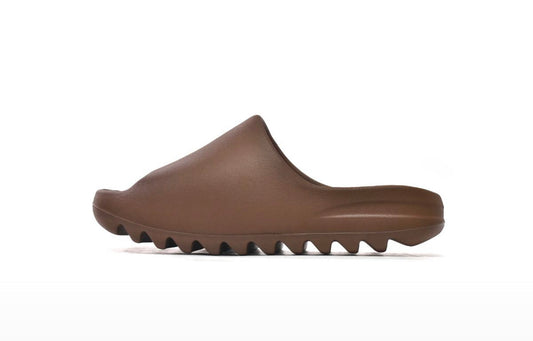 YEEZY SLIDE DARK BROWN