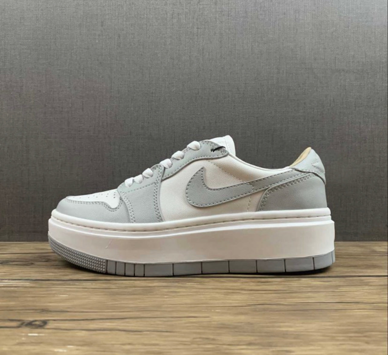 NIKE LOW CHUNK