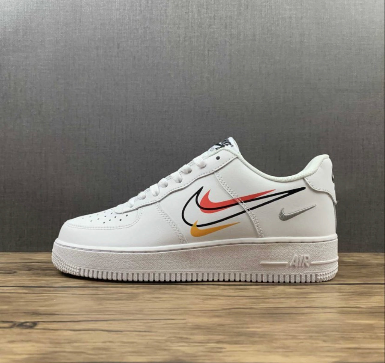 NIKE AIRFORCE 1